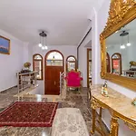 Rosalie Palace מלון